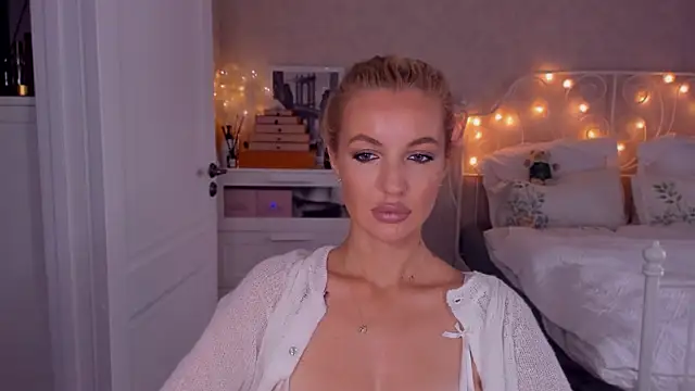 aestetick online show from October 9, 7:39 am