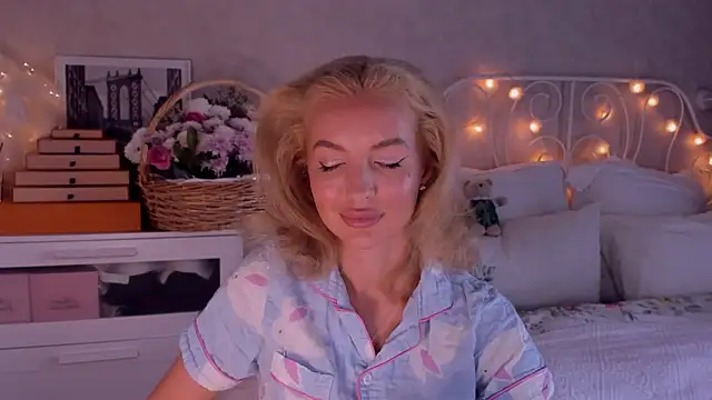 aestetick online show from October 17, 7:00 am