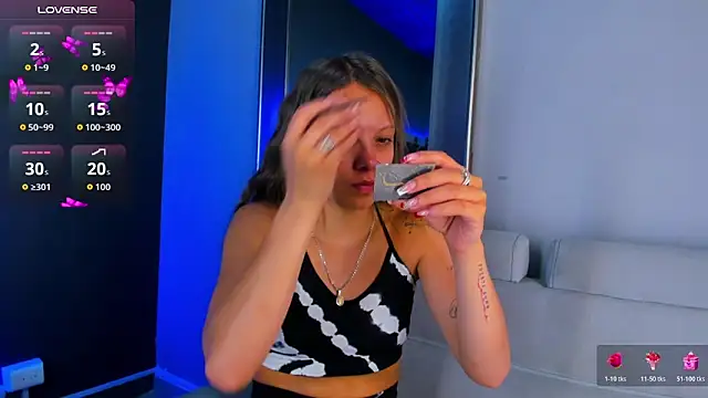 AmmyJones  online show from March 31, 7:03 pm