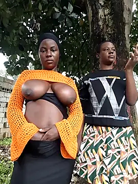 Snapshot of Xtra_bootie chatting on November 7, 5:29 am Xtra bootie online show from November 7, 5:29 am