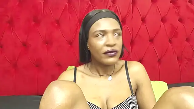 Snapshot of SpicyQueenxxxx chatting on June 18, 6:46 am SpicyQueenxxxx online show from June 18, 6:46 am