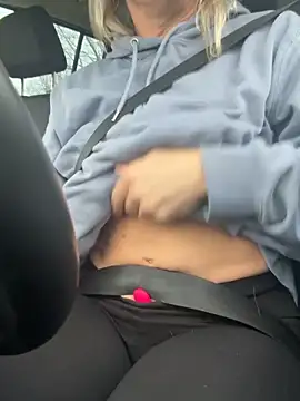 -Milfshake- online show from April 13, 4:01 pm