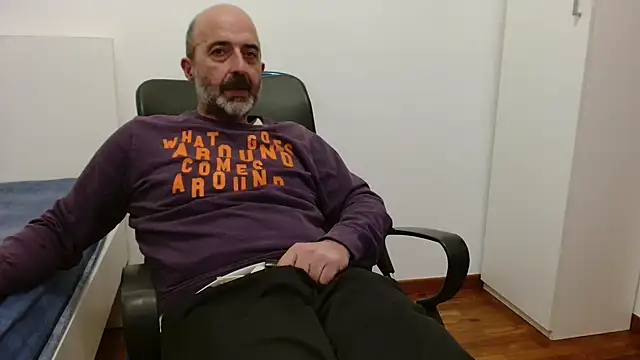 Snapshot of newsimo74 chatting on November 1, 7:16 pm newsimo74 online show from November 1, 7:16 pm