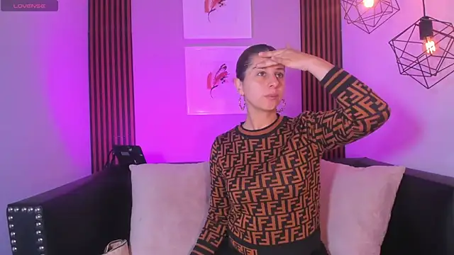 Nahiajhonson  online show from November 25, 1:00 pm