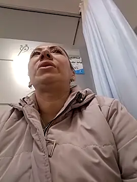 coral smitth online show from November 8, 1:11 pm