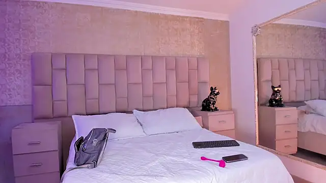 Snapshot of EmmaTorres_ chatting on January 12, 2:45 am EmmaTorres online show from January 12, 2:45 am