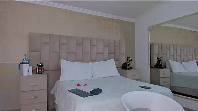 Snapshot of EmmaTorres_ chatting on January 21, 8:32 pm EmmaTorres online show from January 21, 8:32 pm