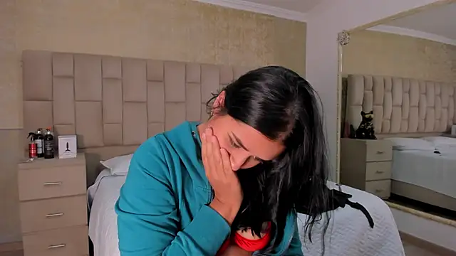 Snapshot of EmmaTorres_ chatting on February 4, 1:13 am EmmaTorres online show from February 4, 1:13 am