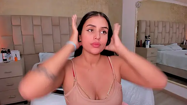 Snapshot of EmmaTorres_ chatting on February 6, 5:25 am EmmaTorres online show from February 6, 5:25 am