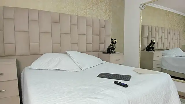 Snapshot of EmmaTorres_ chatting on September 14, 7:46 pm EmmaTorres online show from September 14, 7:46 pm