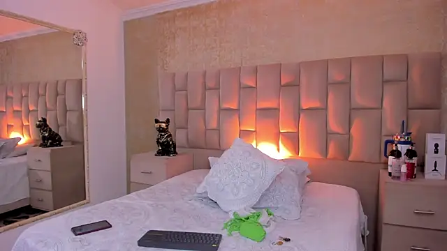 Snapshot of EmmaTorres_ chatting on October 15, 9:59 pm EmmaTorres online show from October 15, 9:59 pm