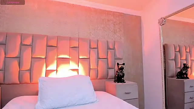 Snapshot of EmmaTorres_ chatting on November 3, 7:59 pm EmmaTorres online show from November 3, 7:59 pm