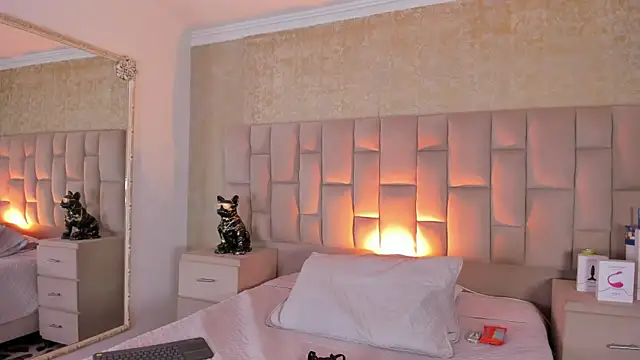 Snapshot of EmmaTorres_ chatting on November 15, 9:32 pm EmmaTorres online show from November 15, 9:32 pm