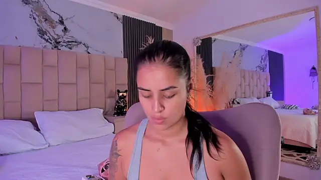 EmmaTorres  online show from April 13, 8:47 pm