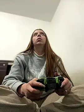 Snapshot of Cloew_Marz chatting on January 8, 12:24 am Cloew Marz online show from January 8, 12:24 am