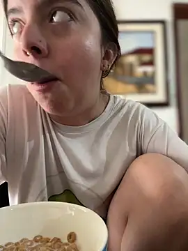 Snapshot of Cloew_Marz chatting on February 6, 3:59 pm Cloew Marz online show from February 6, 3:59 pm