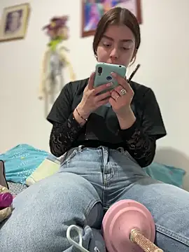 Snapshot of Cloew_Marz chatting on April 10, 4:33 pm Cloew Marz online show from April 10, 4:33 pm