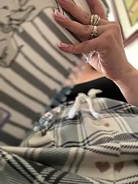 Snapshot of Cloew_Marz chatting on April 12, 6:24 pm Cloew Marz online show from April 12, 6:24 pm