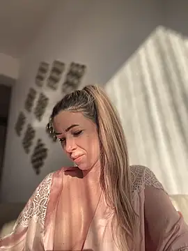 RaquelleDevon online show from March 13, 6:09 am