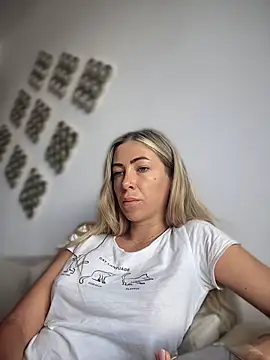 RaquelleDevon online show from July 6, 10:23 am