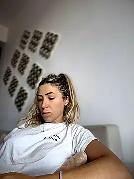RaquelleDevon online show from July 8, 8:52 am