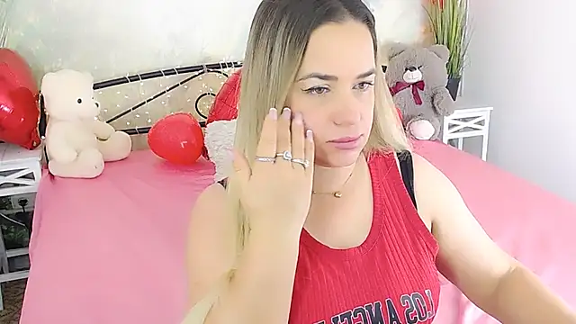 Snapshot of MilenaMiler_X chatting on February 14, 12:30 am MilenaMiler X online show from February 14, 12:30 am