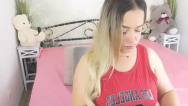 Snapshot of MilenaMiler_X chatting on February 27, 12:10 am MilenaMiler X online show from February 27, 12:10 am