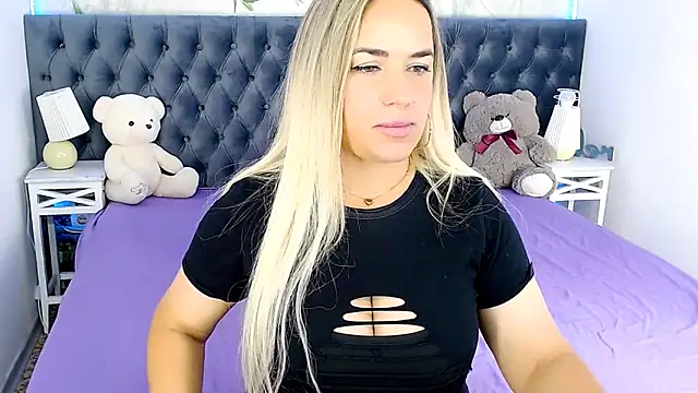 Snapshot of MilenaMiler_X chatting on September 15, 6:35 am MilenaMiler X online show from September 15, 6:35 am