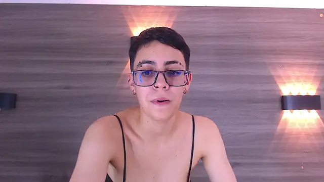 Cutie Shy  online show from February 1, 1:44 am