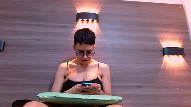 Cutie Shy  online show from February 18, 7:19 pm