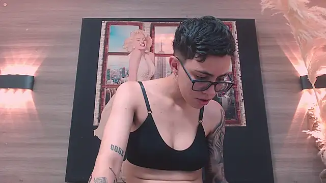 Cutie Shy  online show from December 16, 6:46 pm