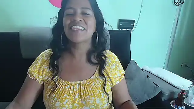 Snapshot of saggil23 chatting on December 10, 12:49 pm saggil23 online show from December 10, 12:49 pm