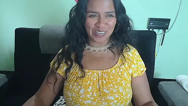 Snapshot of saggil23 chatting on February 14, 4:41 pm saggil23 online show from February 14, 4:41 pm