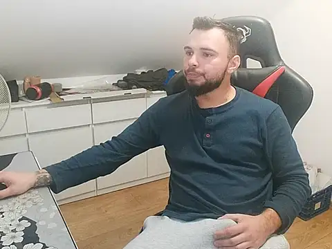 prezydentcam online show from April 13, 10:10 am