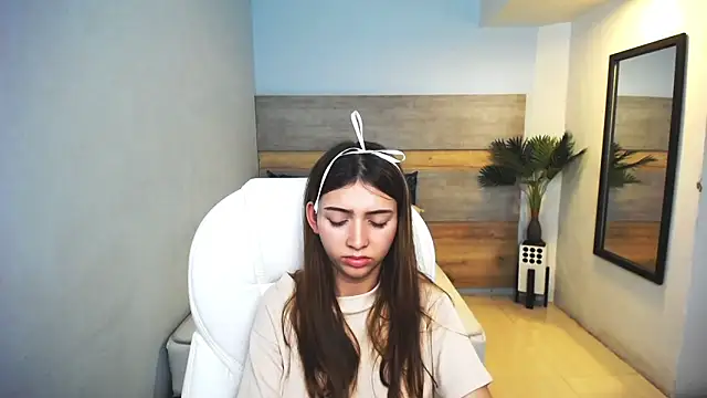 liseth fox online show from December 9, 11:13 pm