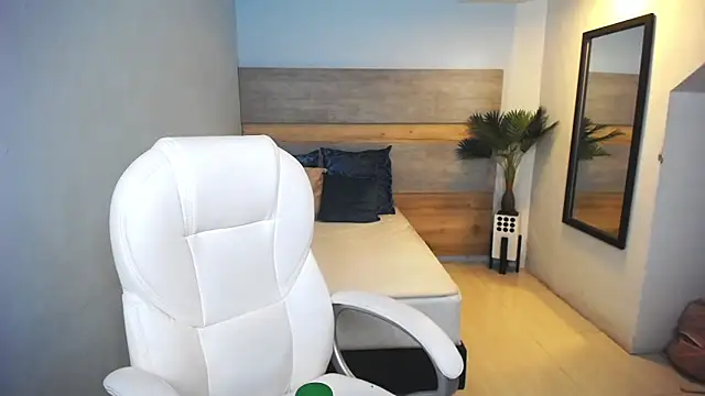 liseth fox online show from December 12, 2:04 am