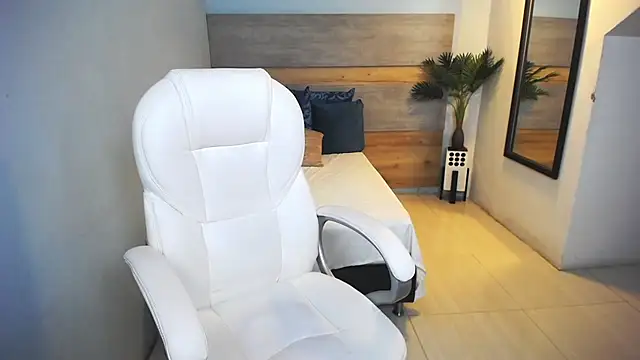 liseth fox online show from January 7, 6:45 pm