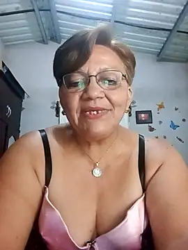 Snapshot of Madrastrahot69 chatting on October 25, 3:47 am Madrastrahot69 online show from October 25, 3:47 am