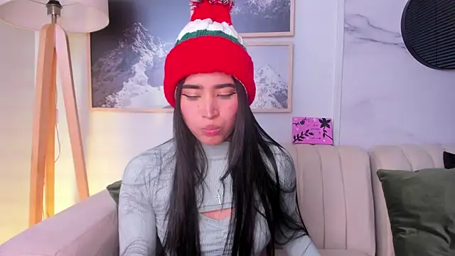 lara madisson online show from December 13, 4:11 am