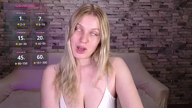 EmiliaDuchess online show from March 29, 3:45 pm