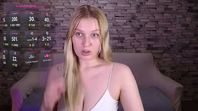 EmiliaDuchess online show from April 12, 2:22 pm