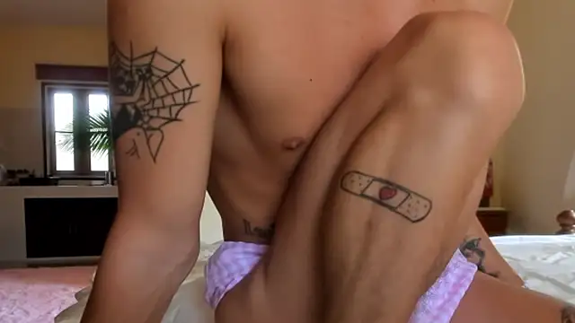 Snapshot of agelandreww chatting on February 3, 6:22 am agelandreww online show from February 3, 6:22 am