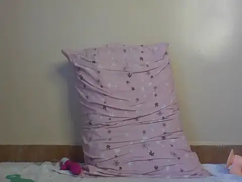 Snapshot of Apple_bitch chatting on February 21, 5:24 am Apple bitch online show from February 21, 5:24 am