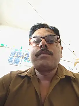 Snapshot of Srmotrs chatting on June 20, 7:55 am Srmotrs online show from June 20, 7:55 am