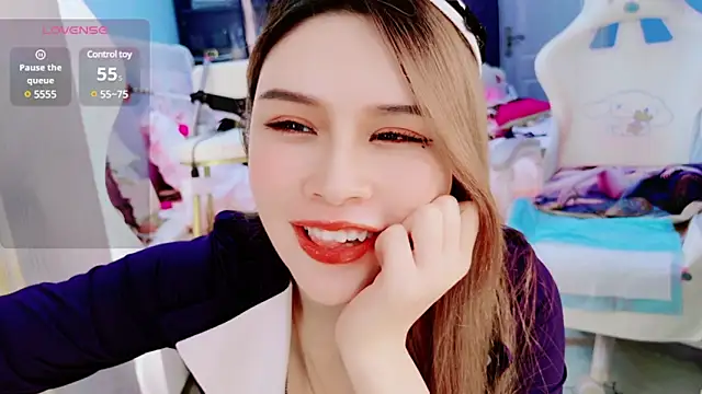 HU131452 online show from December 14, 11:34 pm