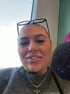 Arabellalee23 online show from December 19, 10:45 am