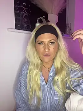 Arabellalee23 online show from January 7, 11:14 pm