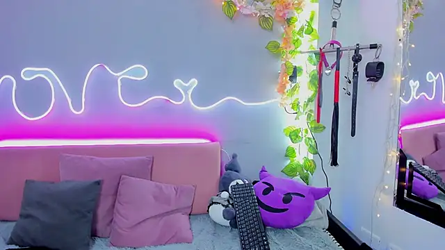 Snapshot of YouliteSllut2 chatting on January 12, 5:24 am YouliteSllut2 online show from January 12, 5:24 am