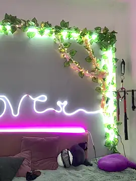 Snapshot of YouliteSllut2 chatting on January 19, 3:21 pm YouliteSllut2 online show from January 19, 3:21 pm