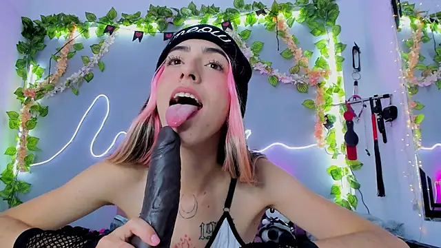 Snapshot of YouliteSllut2 chatting on January 23, 2:55 am YouliteSllut2 online show from January 23, 2:55 am